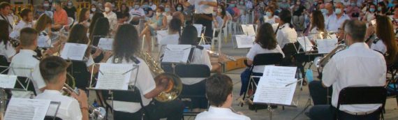 La Banda Sinfónica Municipal de Quintanar de la Orden ofrece un gran concierto con todas las medidas de seguridad en la Plaza del Ayuntamiento